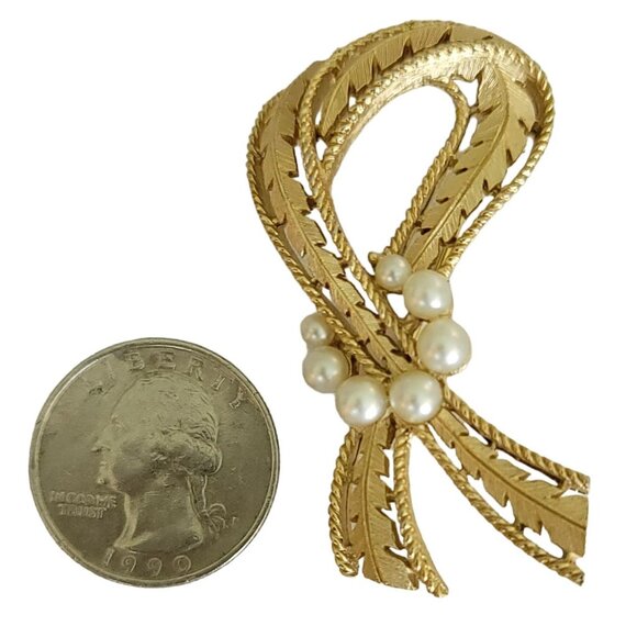 Trifari Crown Over T Gold Tone Faux Pearl Ribbon Leaf Design Brooch, Signed K48 - Picture 8 of 9